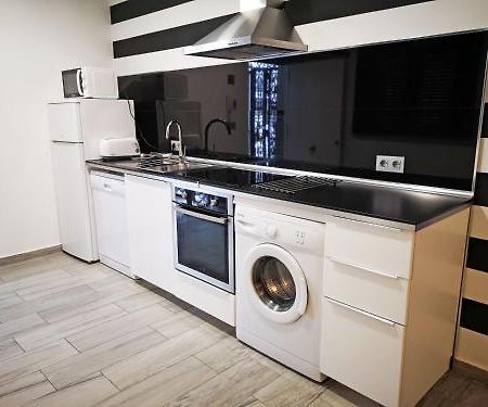 Conil Red-Black Apartment كونيل ذي لا فرونتيرا المظهر الخارجي الصورة